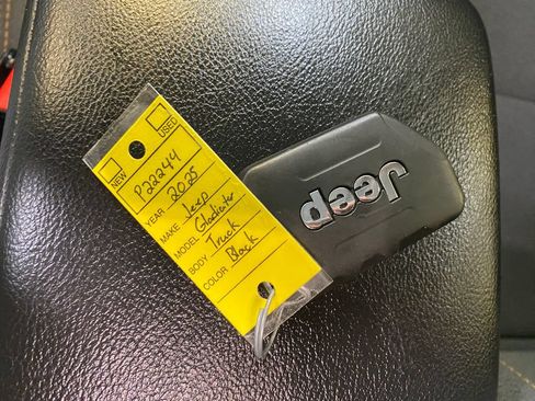 Used 2024 Jeep Gladiator Sport AWD/4WD image 43