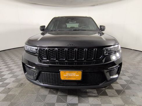 Certified 2024 Jeep Grand Cherokee Limited w/ Black Appearance Package AWD/4WD image 2