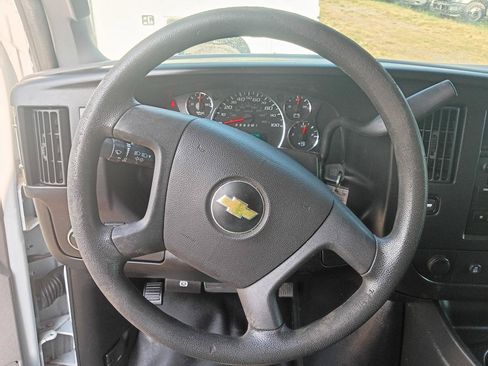 Used 2017 Chevrolet Express 2500 Extended RWD image 11