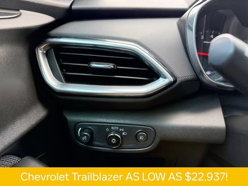 Used 2023 Chevrolet TrailBlazer LT FWD image 26