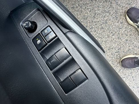 Used 2024 Toyota Corolla Cross AWD Hybrid image 26