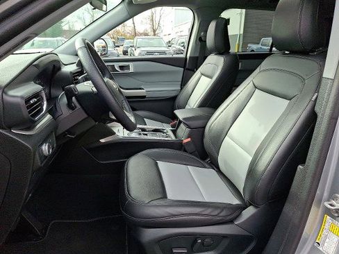 Certified 2022 Ford Explorer XLT w/ Equipment Group 202A image 14