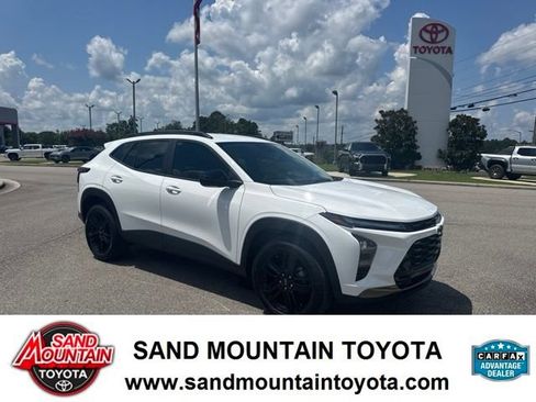 Used 2025 Chevrolet Trax ACTIV FWD image 1