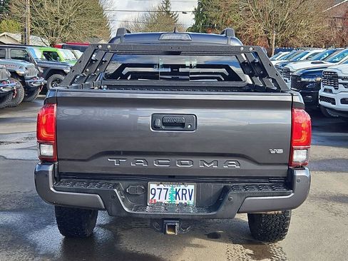 Used 2018 Toyota Tacoma TRD Sport w/ Technology Package image 6