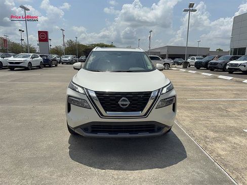 Used 2023 Nissan Rogue SL w/ SL Premium Package FWD image 2