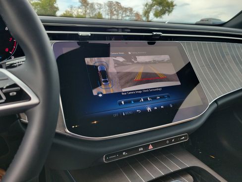 Used 2024 Mercedes-Benz E 350 4MATIC Sedan image 33