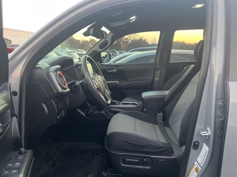 Used 2021 Toyota Tacoma TRD Sport image 9