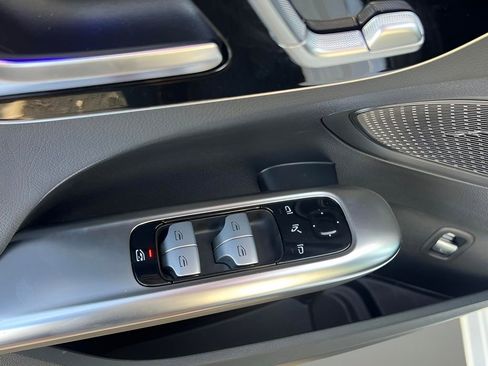 Used 2024 Mercedes-Benz C 300 Sedan image 9