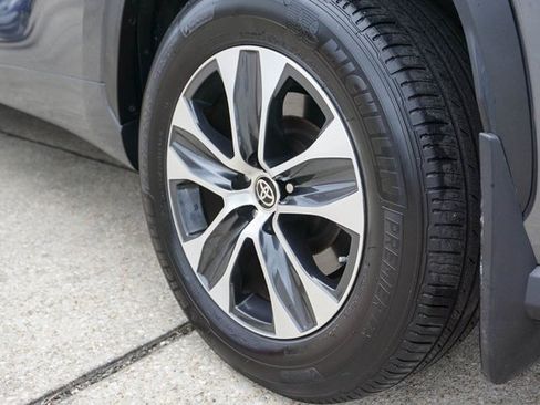 Used 2023 Toyota Highlander XLE image 8