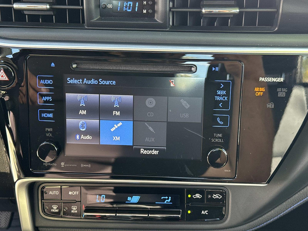Used 2017 Toyota Corolla SE w/ SE Premium Package FWD image 9