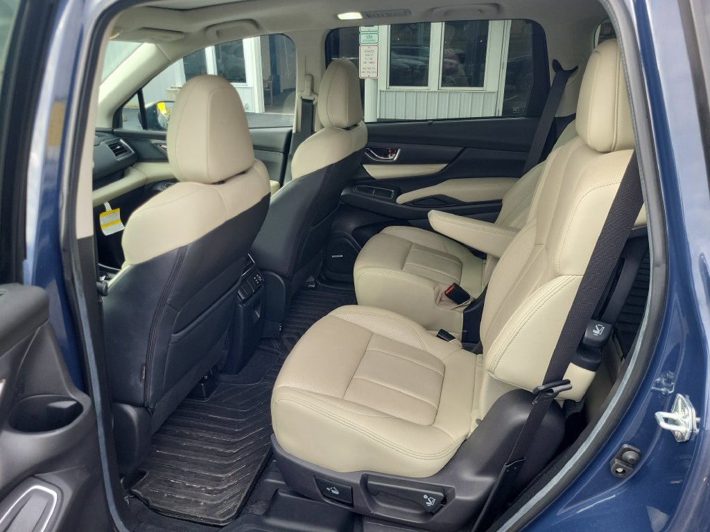 Used 2024 Subaru Ascent Limited w/ Technology Package AWD/4WD image 9