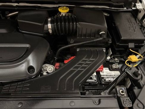 Used 2021 Chrysler Pacifica Touring-L w/ Uconnect Theater Family Group AWD/4WD image 27