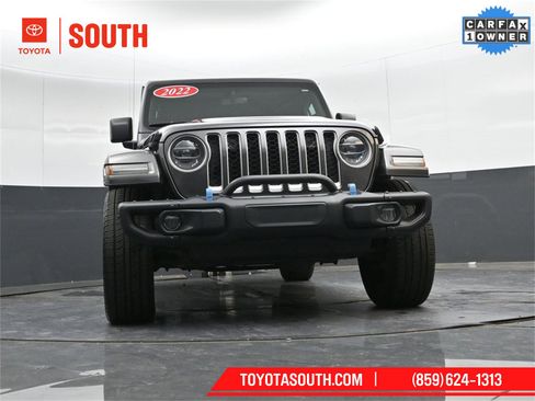 Used 2022 Jeep Wrangler Unlimited Sahara image 36