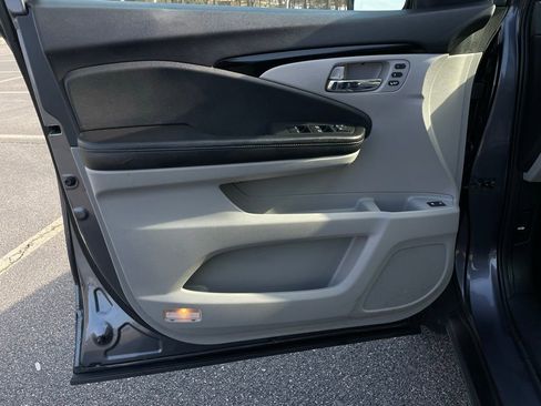 Used 2016 Honda Pilot Touring image 25