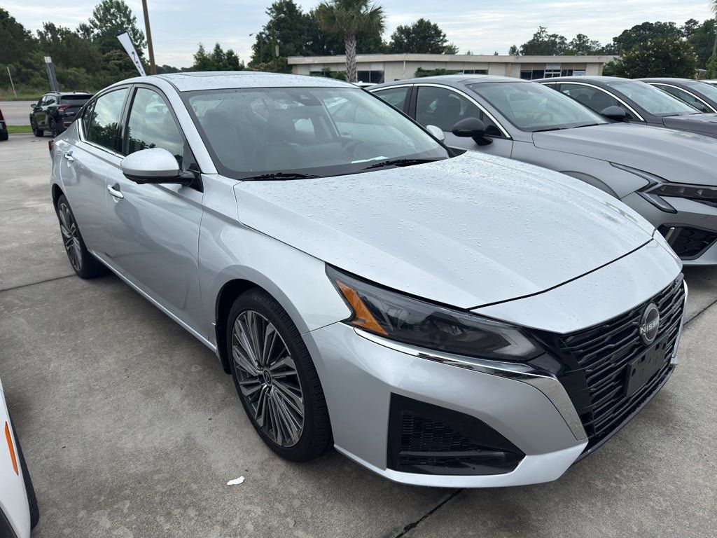 Used 2023 Nissan Altima 2.5 SL AWD/4WD image 2