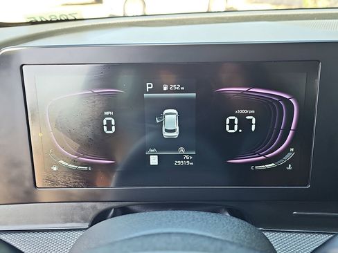 Used 2025 Kia Sportage LX image 18