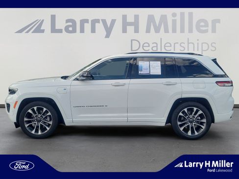 Used 2022 Jeep Grand Cherokee Overland AWD/4WD image 2