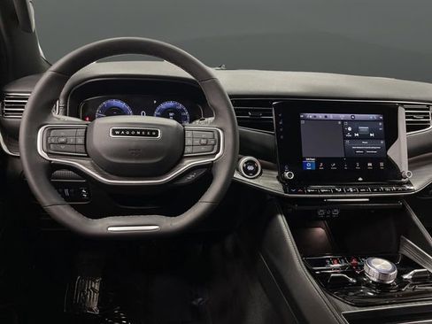 Used 2024 Jeep Wagoneer L Series III w/ Premium Group I image 5