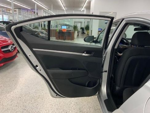 Used 2020 Hyundai Elantra SE w/ Cargo Package (C1) image 28