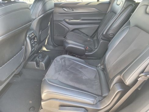 Used 2023 Jeep Grand Cherokee L Laredo image 11