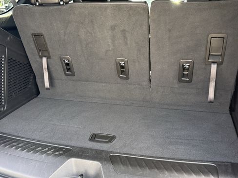 Used 2023 GMC Yukon SLT RWD image 33