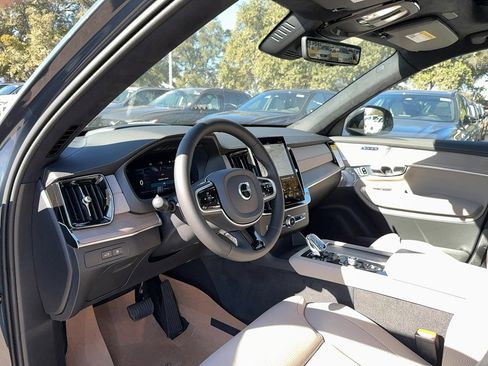 New 2026 Volvo XC90 T8 Ultra w/ Lounge Package image 11