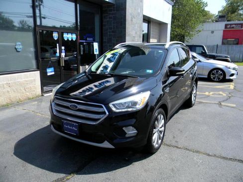 Used 2017 Ford Escape Titanium image 4