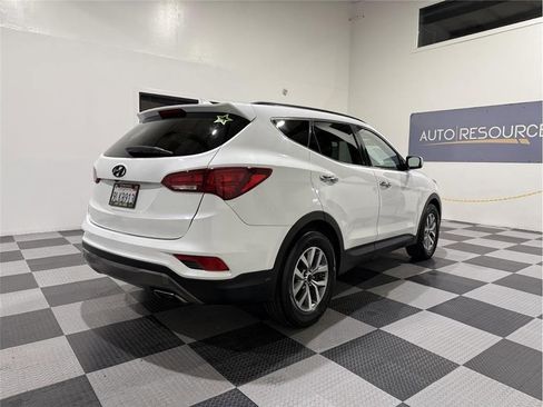 Used 2017 Hyundai Santa Fe Sport image 5