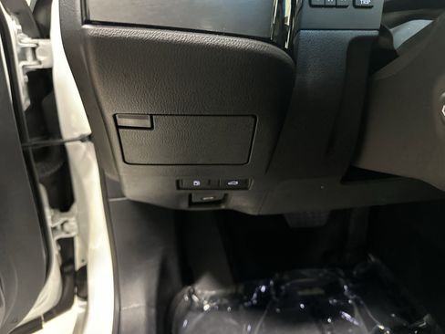 Used 2025 Lexus ES 350 w/ Premium Package image 37