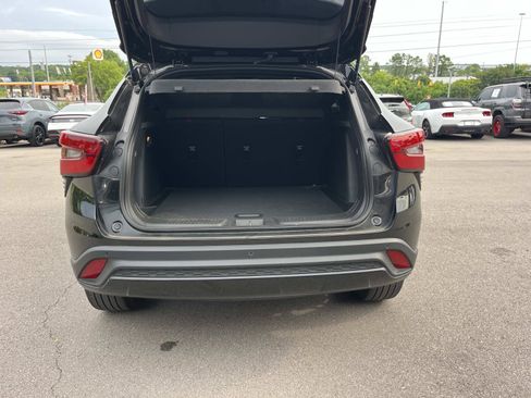 Used 2024 Chevrolet Trax RS w/ Sunroof Package FWD image 12