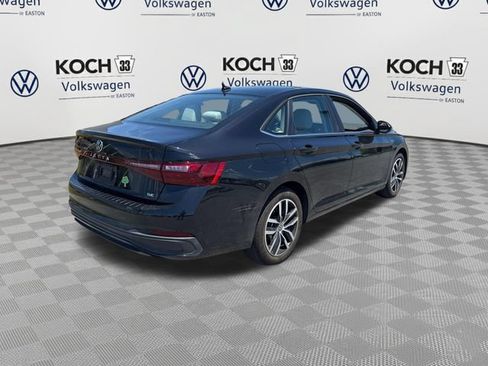 Used 2025 Volkswagen Jetta SE FWD image 8