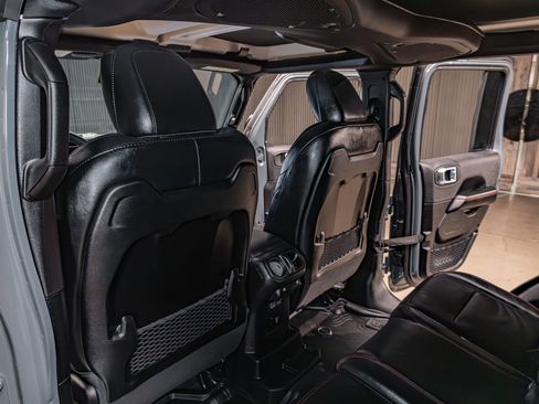 Used 2025 Jeep Wrangler Unlimited Rubicon image 26