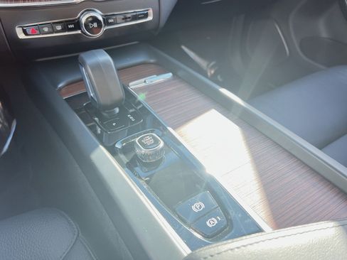 Certified 2023 Volvo XC60 B5 Plus w/ Protection Package Premier image 22