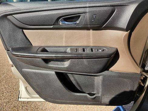 Used 2013 GMC Acadia SLT image 16