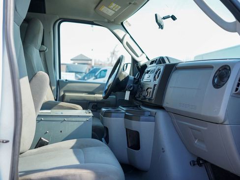 Used 2014 Ford E-250 and Econoline 250 w/ Power Group RWD image 2
