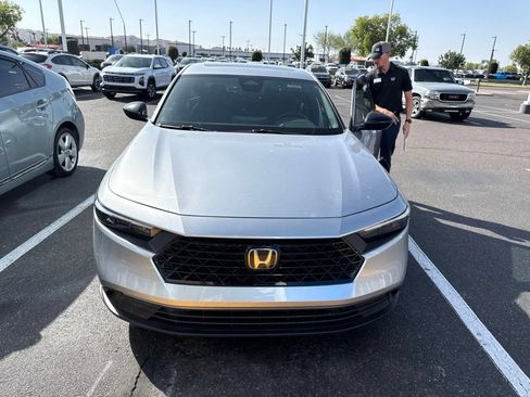 Used 2023 Honda Accord Sport image 2