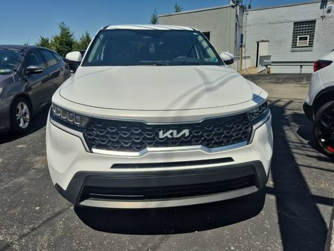 Used 2023 Kia Sorento LX AWD/4WD image 2