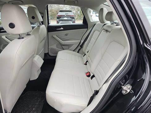 Used 2022 Volkswagen Jetta SE w/ Panoramic Sunroof Package FWD image 15