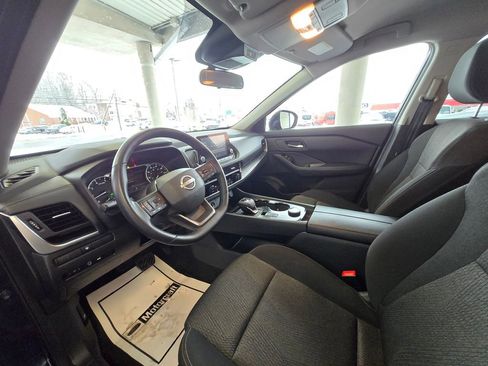 Used 2025 Nissan Rogue SV image 10