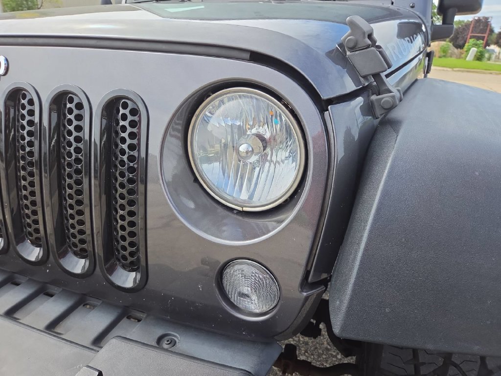 Used 2018 Jeep Wrangler Unlimited Rubicon w/ Cold Weather Group AWD/4WD image 9