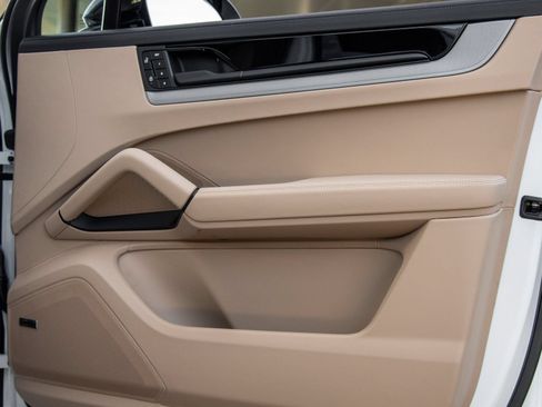 Certified 2026 Porsche Cayenne Coupe AWD/4WD image 36