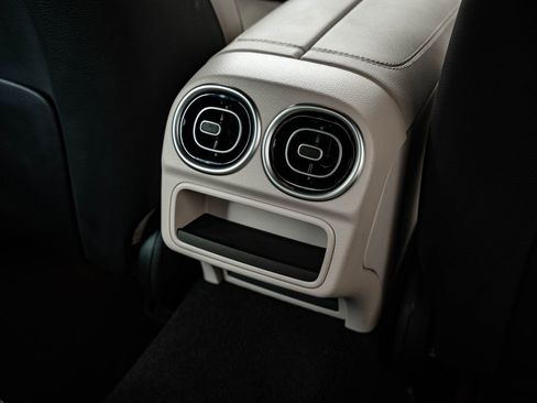 Certified 2025 Mercedes-Benz C 300 4MATIC Sedan image 35