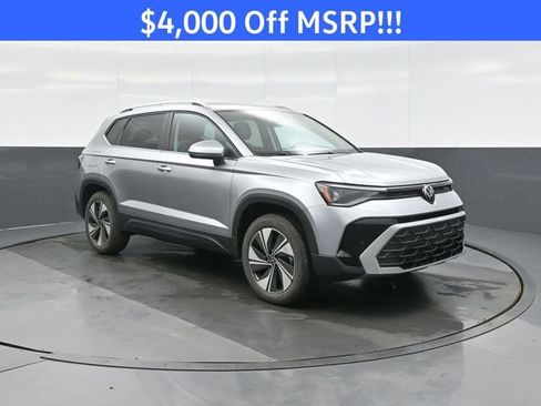 New 2026 Volkswagen Taos SE AWD/4WD image 1