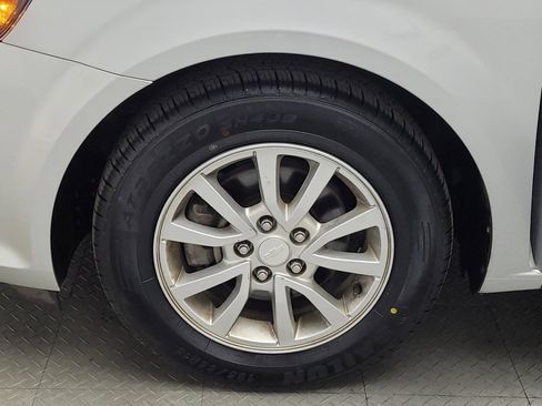 Used 2019 Chevrolet Sonic LT w/ Convenience Package image 31