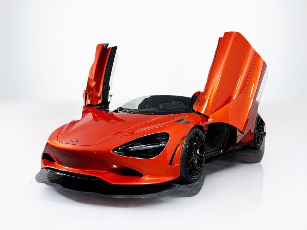 Used 2026 McLaren 750S Spider RWD image 25
