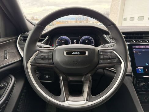 Certified 2024 Jeep Grand Cherokee L Limited w/ Luxury Tech Group II image 11