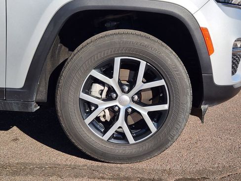 Used 2024 Jeep Grand Cherokee Limited image 29