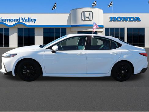 Used 2025 Toyota Camry SE image 7