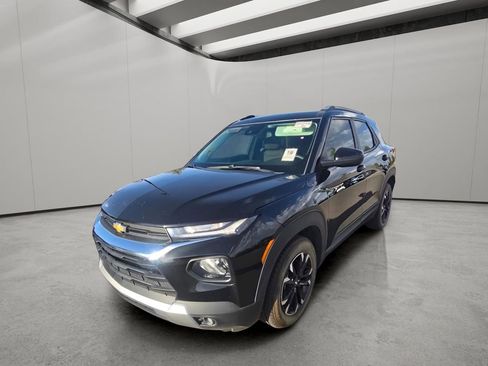 Used 2021 Chevrolet TrailBlazer LT FWD image 2