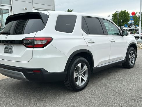 Used 2025 Honda Pilot EX-L image 8